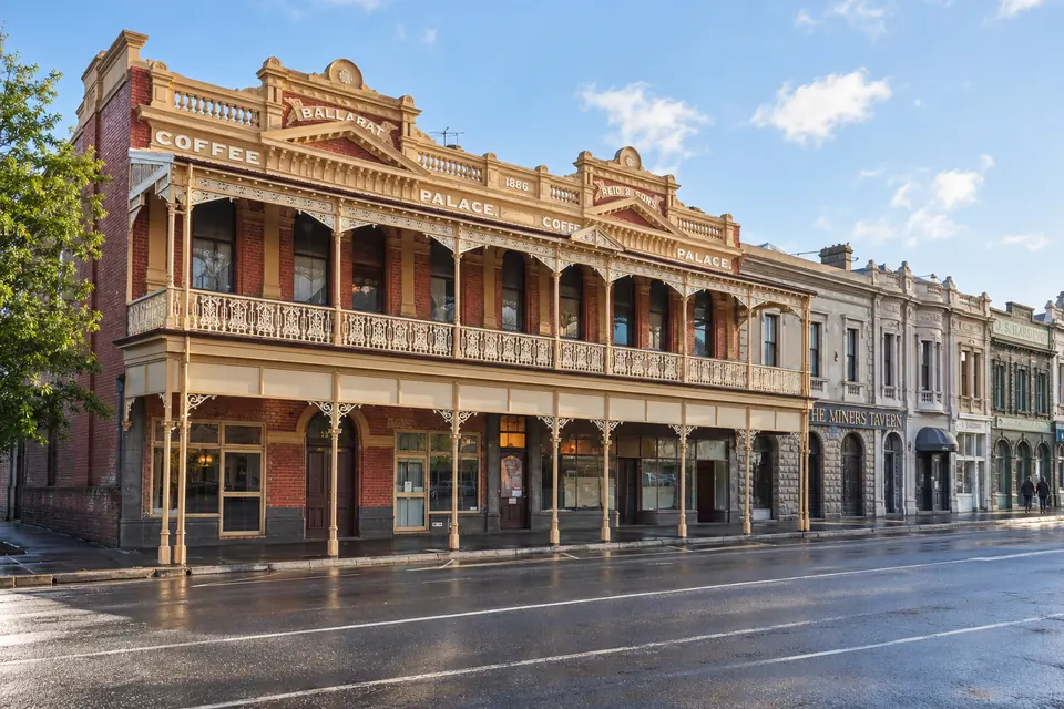 Lydiard Street North, the Victorian heritage precinct