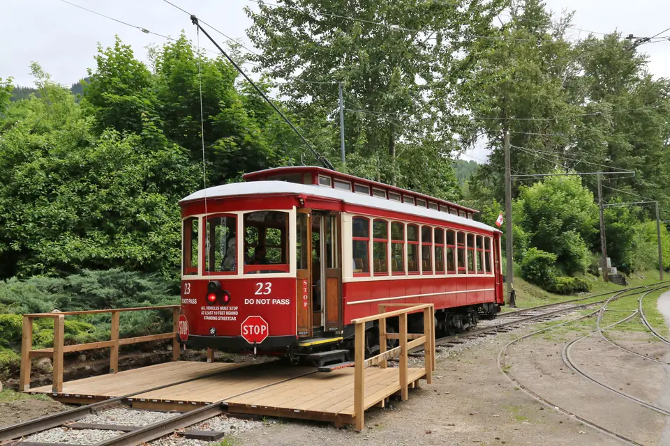 Streetcar 23 on the lakeshore line