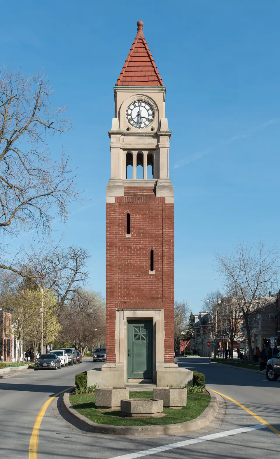 The Queen Street clock tower and the Georgian main street