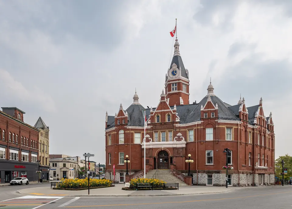 City Hall of 1899 on its triangular site