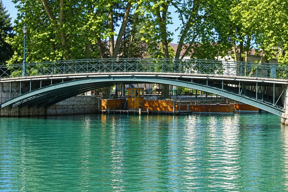 The Pont des Amours over the Canal du Vassé