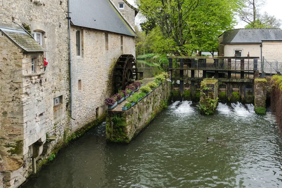 The river Aure and the watermills through the medieval center