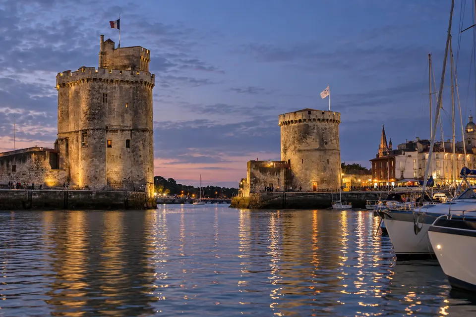 The Vieux-Port and the quayside at dusk