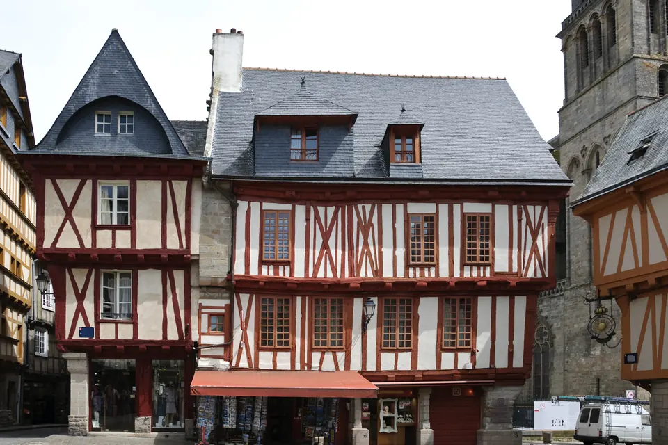 Timbered houses and the Place Henri IV