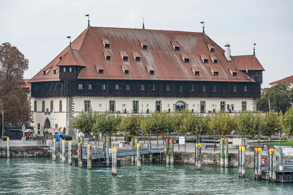 The Konzilgebäude on the harbor