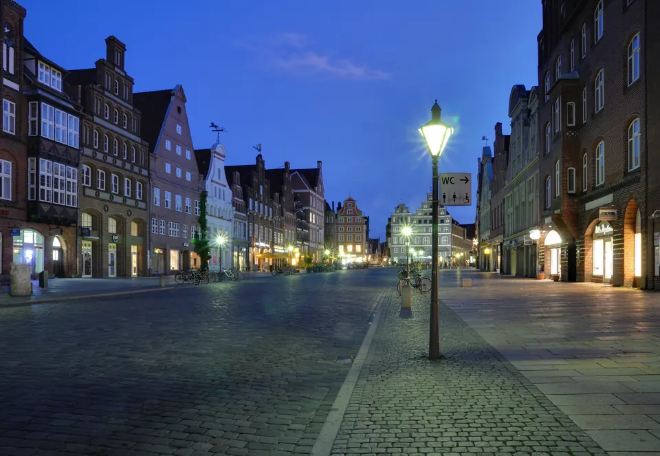 Am Sande, the long square of stepped brick gables