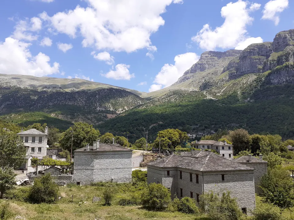 Slate roofs and drystone at Megalo Papigo, under the Astraka towers