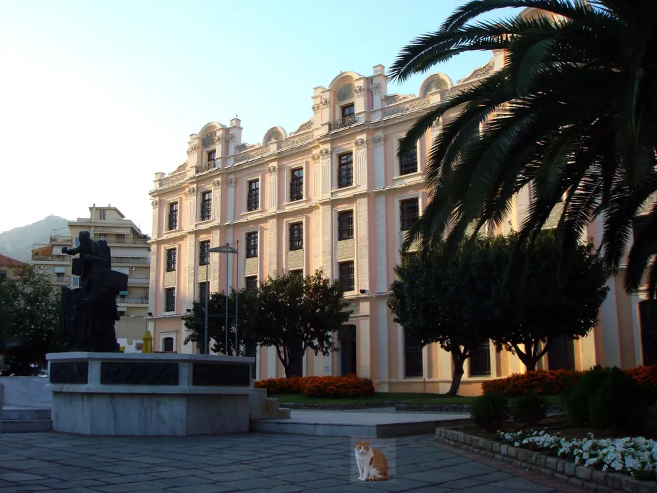 The warehouses and mansions the leaf paid for
