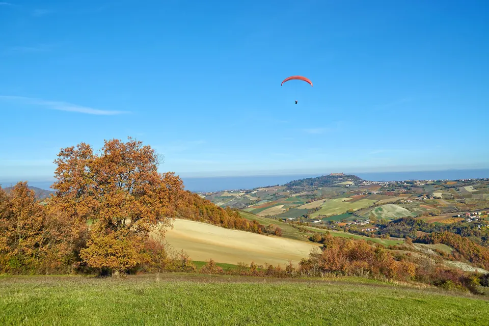 Paragliding the ridge