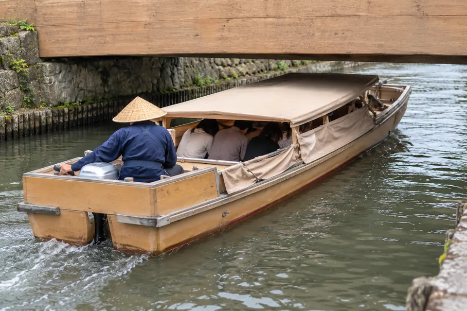 A Horikawa moat boat ducking under a low bridge