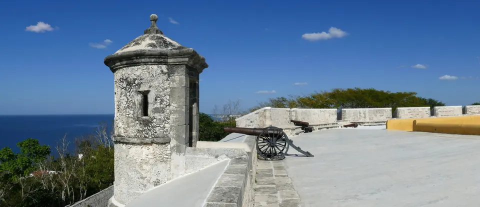 The Fuerte de San Miguel above the bay