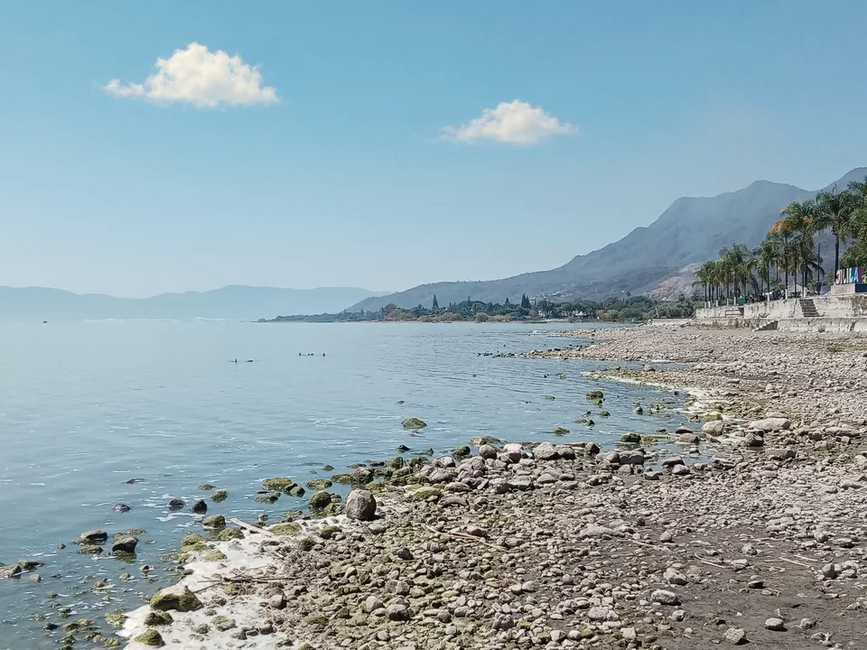 The lakeshore at Ajijic