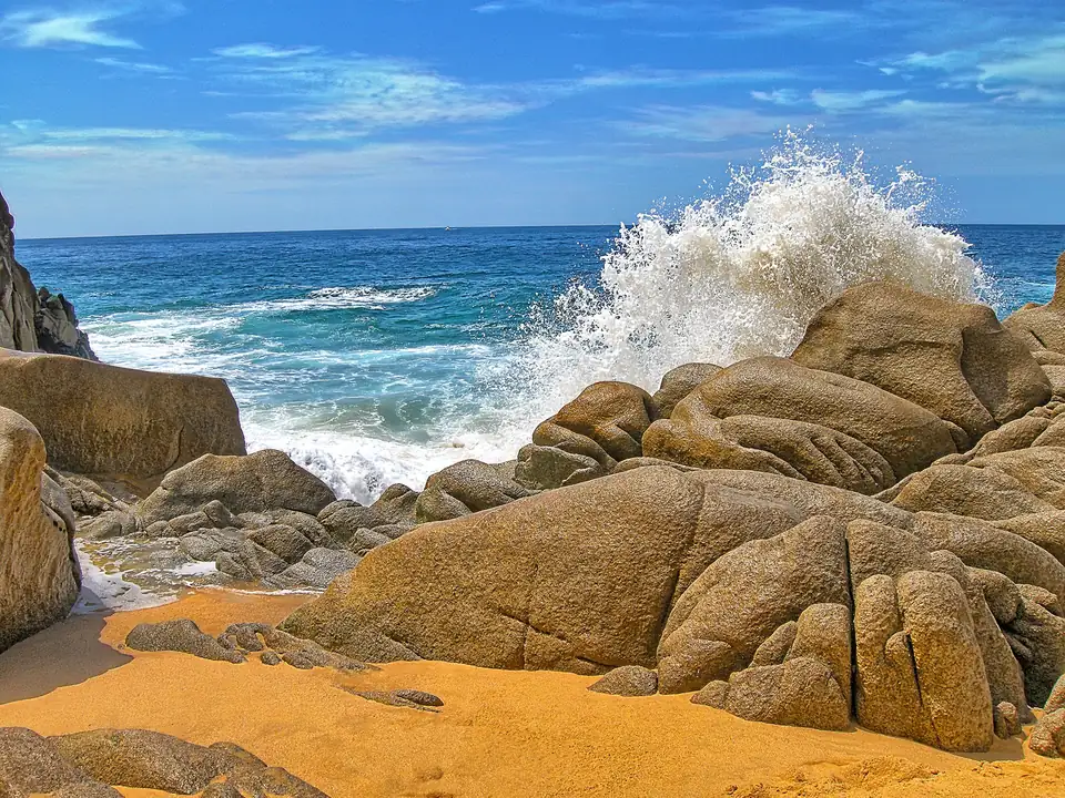 Granite boulders at Playa del Amor
