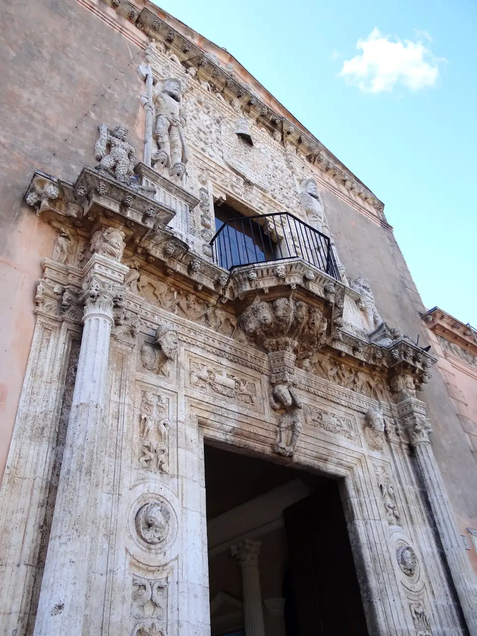 The carved façade of the Casa de Montejo
