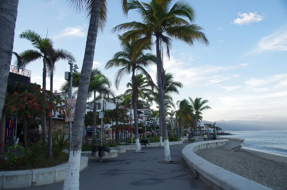 The malecón in the morning