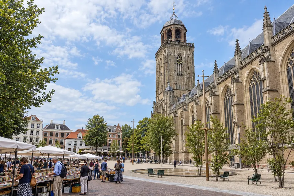 The Boekenmarkt on the Grote Kerkhof below the Lebuïnuskerk