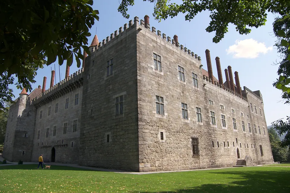 The brick chimneys of the Paço dos Duques