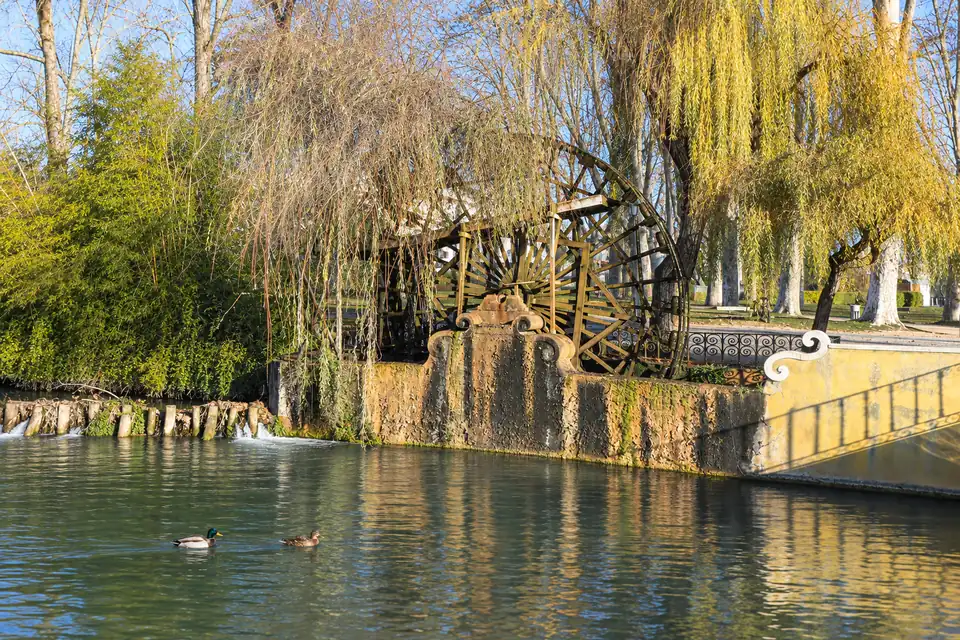 The Nabão, the Mouchão island and waterwheel