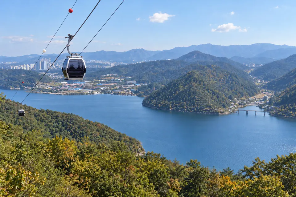 The Samaksan lake cable car over Uiam Lake