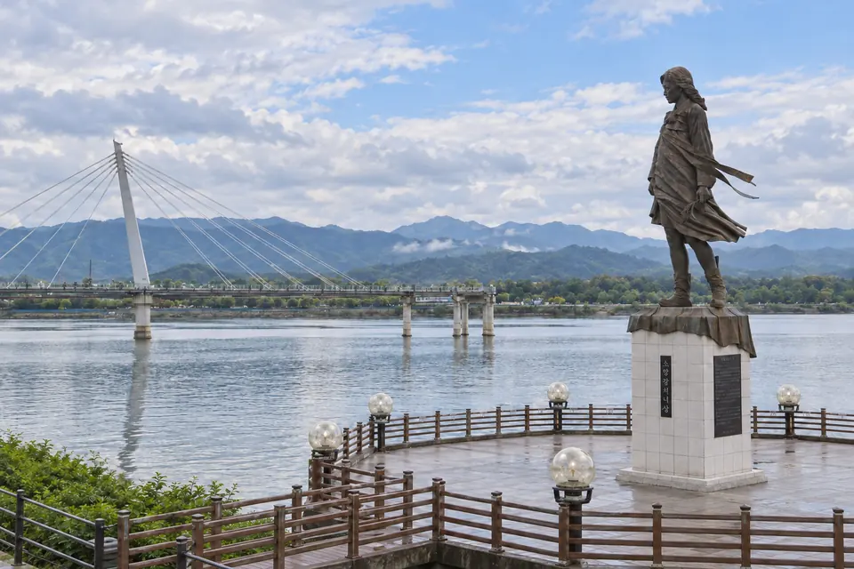 The Soyang River Maiden statue and skywalk