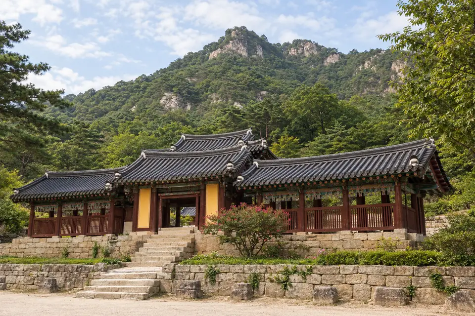 Cheongpyeongsa in its valley above Soyang Lake