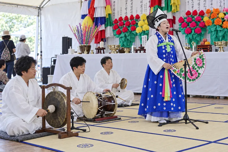 A shamanic rite at the Danoje festival