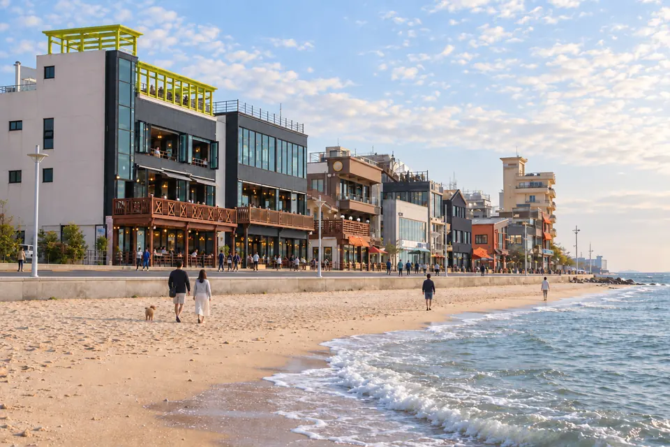 Anmok beach coffee street facing the sea