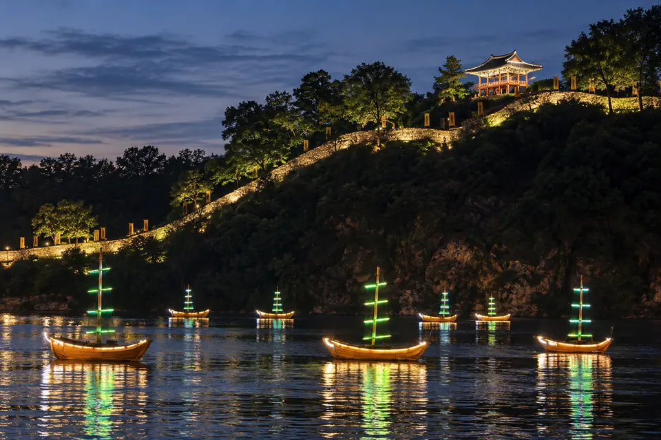 Lanterns on the Geum at the Baekje Cultural Festival