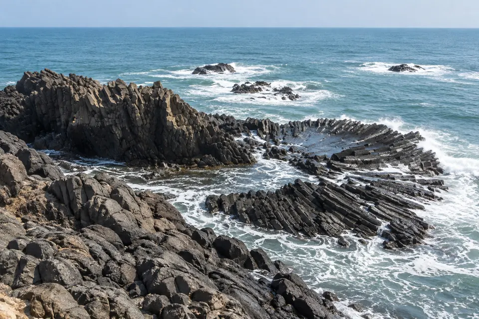 The columnar-jointing coast at Yangnam