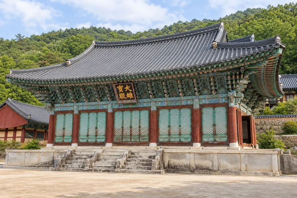 Songgwangsa's main hall and courtyard