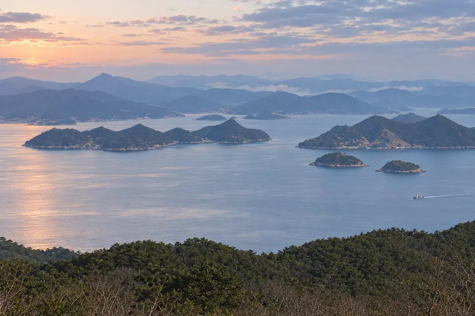 The island sea from the summit of Mireuksan