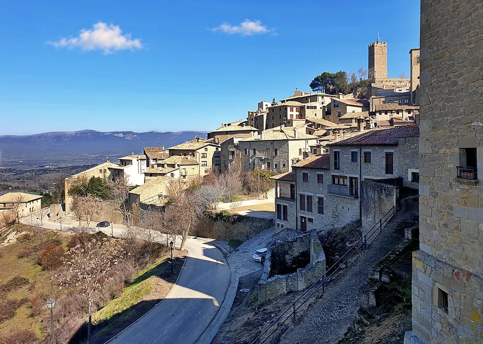 Sos on its spur, walls and towers against the Cinco Villas plain