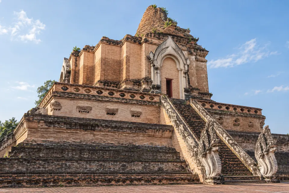 Wat Chedi Luang, the broken brick stupa