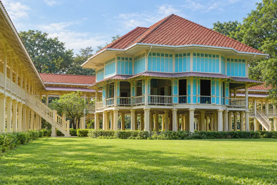 Mrigadayavan Palace, teak pavilions on pillars above the lawn