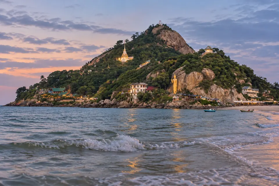 Khao Takiap at dusk, temple on the chopstick hill