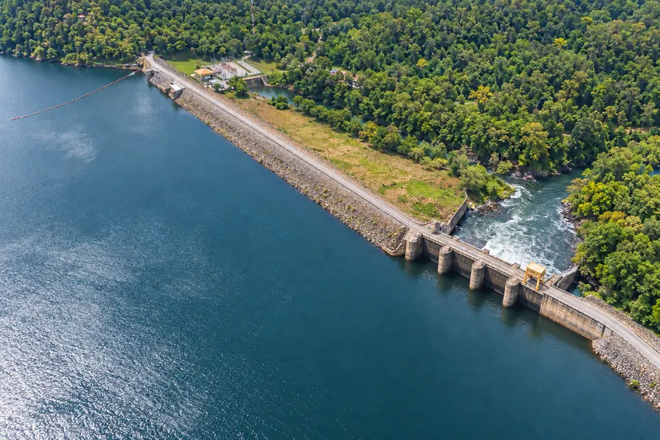 The Ubol Ratana reservoir and hills