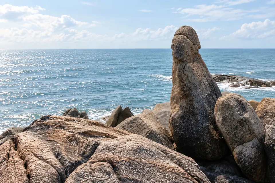 Hin Ta Hin Yai on the shore at Lamai