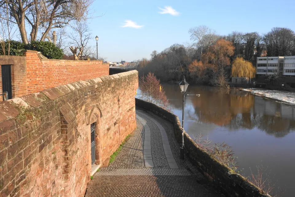 The wall walk above the River Dee